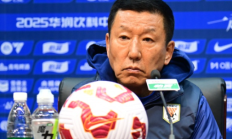 雷速APP下载:足球报：崔康熙帅位与未来3轮比赛息息相关，间歇期是换帅好机会