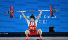 雷速体育下载:举重亚锦赛：赵金红包揽女子45公斤级三项冠军 打破抓举世界纪录